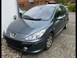 Grau Gebraucht 2005 Peugeot 307 Kleinwagen | 1.650 €