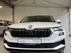 Weiß Gebraucht 2024 Skoda Karoq Style SUV | 31.470 € (Fairer Preis)