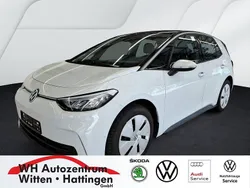 Gletscherweiß metallic Gebraucht 2024 VW ID.3 Pro Kleinwagen | 31.846 € (Guter Preis)