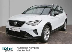 Nevada weiss / dach schwarz Gebraucht 2024 Seat Arona FR SUV | 21.210 € (Fairer Preis)