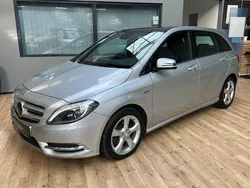 Silber Gebraucht 2012 Mercedes B200 Van / Kleinbus | 12.950 € (Fairer Preis)