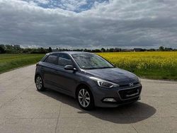 Grau Gebraucht 2015 Hyundai i20 Style Kleinwagen | 10.999 €