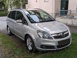 Silber Gebraucht 2007 Opel Zafira Van / Kleinbus | 4.500 € (Teuer)