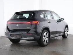 Kosmosschwarz Gebraucht 2024 Mercedes EQA300 Advanced SUV | 33.490 € (Guter Preis)