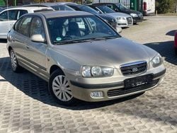 Beige Gebraucht 2002 Hyundai Elantra GLS Limousine | 1.990 €