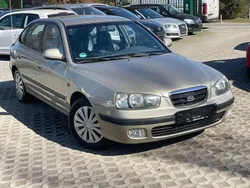 Beige Gebraucht 2002 Hyundai Elantra GLS Limousine | 1.990 €