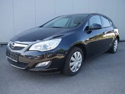 Schwarz Gebraucht 2011 Opel Astra Design Edition Limousine | 5.990 € (Etwas zu teuer)