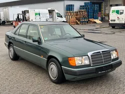 Grün Gebraucht 1991 Mercedes E250 Limousine | 11.950 €