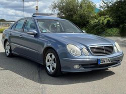 Blau Gebraucht 2005 Mercedes E220 Avantgarde Limousine | 3.950 €