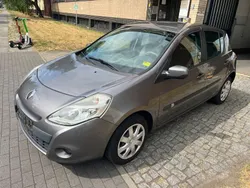 Grau Gebraucht 2012 Renault Clio IV Dynamique Limousine | 1.950 € (Guter Preis)