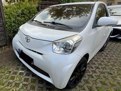 Weiß Gebraucht 2009 Toyota iQ Kleinwagen | 2.850 € (Etwas zu teuer)