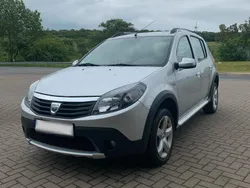 Silber Gebraucht 2012 Dacia Sandero Stepway Kleinwagen | 5.000 € (Fairer Preis)