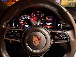 Grau Gebraucht 2016 Porsche Macan S SUV | 41.400 € (Fairer Preis)