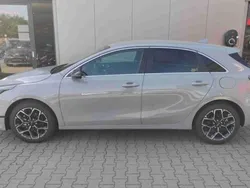 Weiß Neu 2025 Kia Ceed 3 Limousine | 25.995 € (Fairer Preis)
