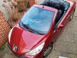 Rot Gebraucht 2007 Peugeot 207 CC Cabrio | 1.750 € (Guter Preis)