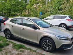 Beige Gebraucht 2017 Volvo V40 CC Momentum Kombi | 15.950 € (Fairer Preis)