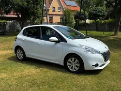 Weiß Gebraucht 2013 Peugeot 208 Active Kleinwagen | 6.200 € (Fairer Preis)