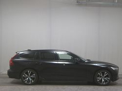 Schwarz Gebraucht 2019 Volvo V60 R-Design Kombi | 19.680 € (Fairer Preis)