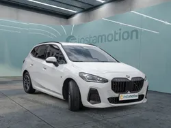 Weiß Gebraucht 2023 BMW 218 Active Tourer Sport Line Van / Kleinbus | 30.500 € (Fairer Preis)