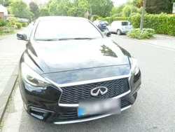 Schwarz Gebraucht 2016 Infiniti Q30 Kleinwagen | 9.700 € (Fairer Preis)
