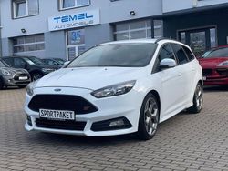 Weiß Gebraucht 2018 Ford Focus ST Limousine | 10.999 € (Guter Preis)