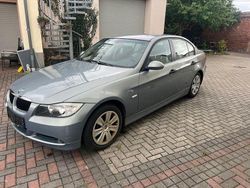 Blau Gebraucht 2005 BMW 320 Limousine | 3.999 € (Fairer Preis)