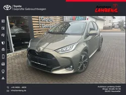 Grau Neu 2024 Toyota Yaris Hybrid Team Kleinwagen | 26.990 € (Etwas zu teuer)