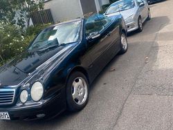 Schwarz Gebraucht 2002 Mercedes CLK200 Cabrio | 2.500 €