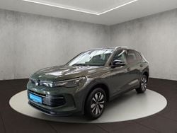 Cipressinogrün metallic Gebraucht 2024 VW Tiguan Life SUV | 38.800 € (Guter Preis)