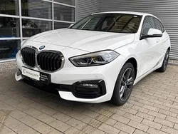 Alpinweiß uni Gebraucht 2024 BMW 118 Sport Line Kleinwagen | 27.690 € (Fairer Preis)