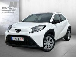Schneeweiß Gebraucht 2024 Toyota Aygo Business Edition Kleinwagen | 15.999 €