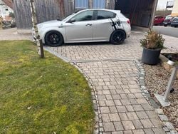 Silber Gebraucht 2014 Alfa Romeo Giulietta Quadrifoglio Verde Limousine | 14.500 € (Fairer Preis)