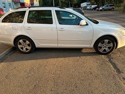 Weiß Gebraucht 2013 Skoda Octavia Kombi | 4.444 € (Fairer Preis)