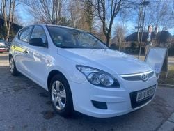 Weiß Gebraucht 2010 Hyundai i30 Classic Limousine | 4.440 € (Fairer Preis)