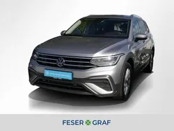 Pyritsilber metallic Gebraucht 2024 VW Tiguan Allspace Life SUV | 33.740 € (Superpreis)
