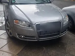 Grau Gebraucht 2005 Audi A4 Limousine | 2.950 € (Guter Preis)