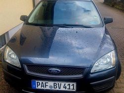Grau Gebraucht 2006 Ford Focus Limousine | 1.899 € (Fairer Preis)