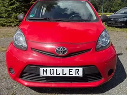 Rot Gebraucht 2014 Toyota Aygo Basis Kleinwagen | 3.499 € (Guter Preis)