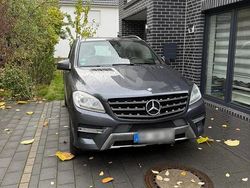 Grau Gebraucht 2012 Mercedes ML350 SUV | 14.900 € (Etwas zu teuer)