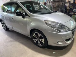 Silber Gebraucht 2011 Renault Scénic III Bose Edition Van / Kleinbus | 2.935 € (Guter Preis)