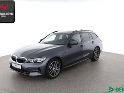 Grau Gebraucht 2021 BMW 330e Sport Line Kombi | 25.880 € (Guter Preis)