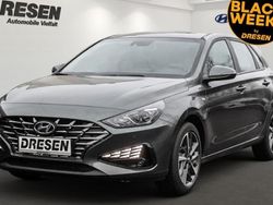 Grau Gebraucht 2024 Hyundai i30 Trend Limousine | 21.490 € (Fairer Preis)