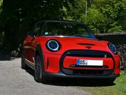 Rot Gebraucht 2022 Mini Cooper SE Classic Kleinwagen | 18.600 € (Fairer Preis)