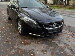 Schwarz Gebraucht 2013 Volvo V40 Momentum Limousine | 6.450 € (Fairer Preis)