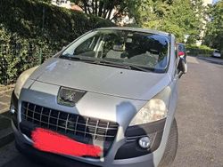 Grau Gebraucht 2011 Peugeot 3008 Active SUV | 2.500 € (Fairer Preis)