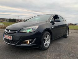 Schwarz Gebraucht 2014 Opel Astra Exklusiv Kombi | 2.990 € (Guter Preis)