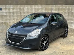 Grau Gebraucht 2013 Peugeot 208 Kleinwagen | 4.990 € (Fairer Preis)