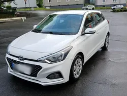 Weiß Gebraucht 2020 Hyundai i20 Style Kleinwagen | 15.000 € (Fairer Preis)