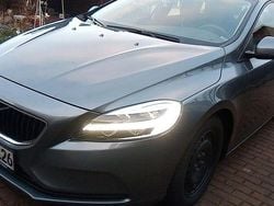 Grau Gebraucht 2019 Volvo V40 Momentum Limousine | 13.490 € (Guter Preis)