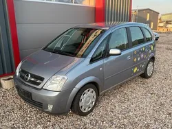 Grau Gebraucht 2004 Opel Meriva Van / Kleinbus | 999 € (Guter Preis)